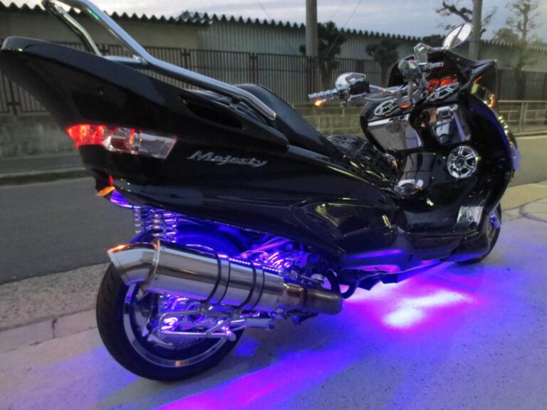 バイクショップアモラ マジェスティー 1